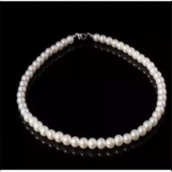‼️3/$30 Elegant White Pearl Necklace - Picture 2 of 3
